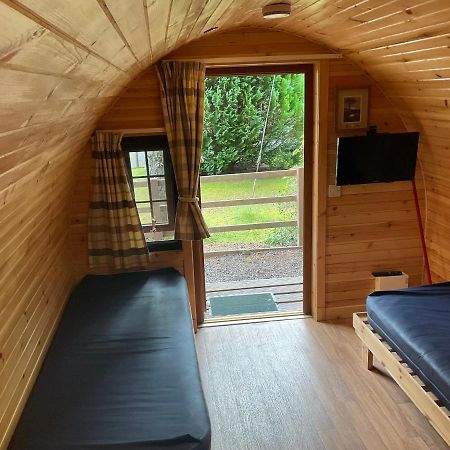 Glamping Hut - By The Way Campsite Тайндрам Экстерьер фото